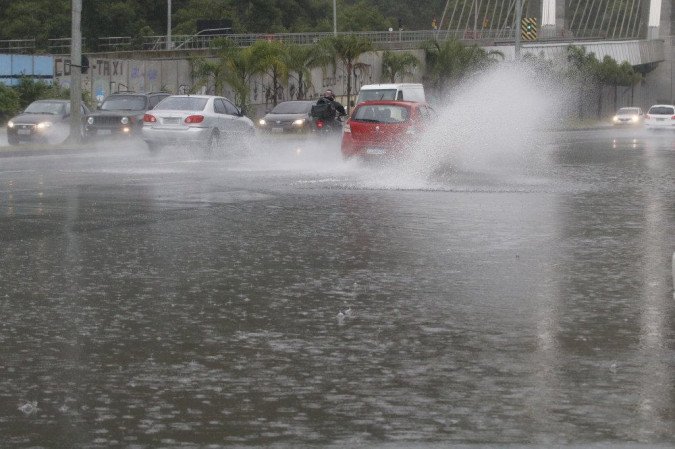 Frente fria vai atingir todo o Brasil? Entenda a virada do tempo